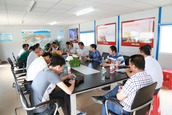 公司举行“扬尘控制,暨文明施工”的主题观摩活动